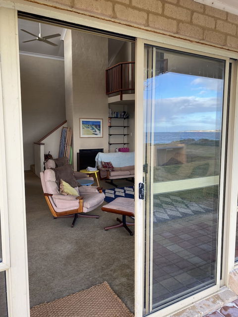 Lands Edge - Whitsundays Accommodation 0