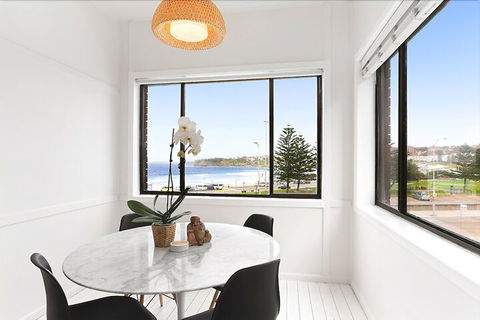 Minimalist Beachfront Apartment - Whitsundays Accommodation 2