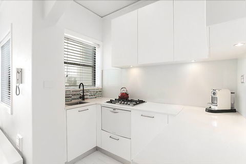 Minimalist Beachfront Apartment - Whitsundays Accommodation 7