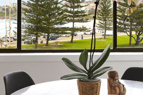 Minimalist Beachfront Apartment - Whitsundays Accommodation 4
