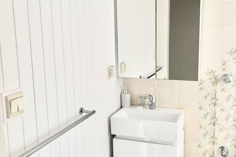 Minimalist Beachfront Apartment - Whitsundays Accommodation 1