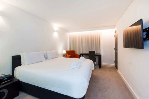 Contemporary Room, Roof Terrace, Stay In The City - Whitsundays Accommodation 5