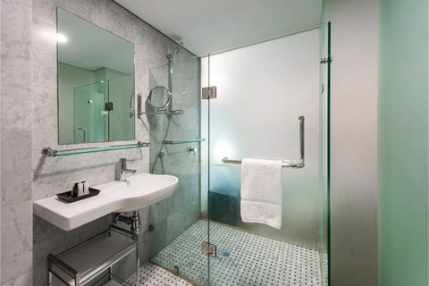 Contemporary Room, Roof Terrace, Stay In The City - Whitsundays Accommodation 4