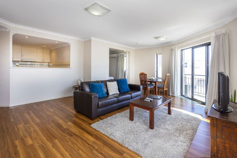 Perth West End Apartment 406 - Whitsundays Accommodation 4