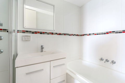 Harbourside, Unit 2/07 Soldiers Point Road - Whitsundays Accommodation 6
