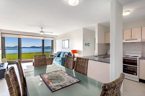 Harbourside, Unit 2/07 Soldiers Point Road - Whitsundays Accommodation 3