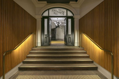 Farmers Home Hotel - Whitsundays Accommodation 2