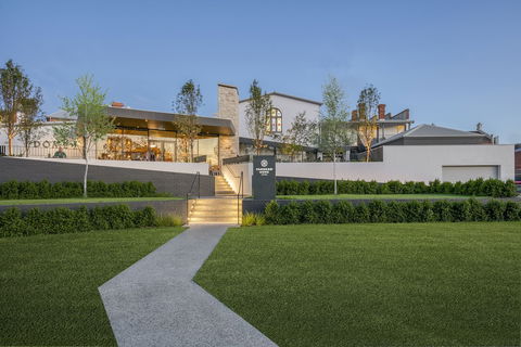 Farmers Home Hotel - Whitsundays Accommodation 1
