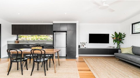 Your Luxury Escape - Carinya Cottages 4 - Whitsundays Accommodation 3