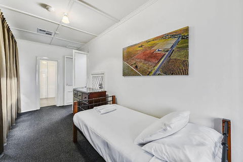 Triune House Bed & Breakfast - Whitsundays Accommodation 0