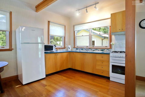 Stonewall Cottage For Two With Fireplace - Whitsundays Accommodation 4