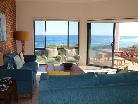 Ocean Views 4 Ocean Street Air Conditioned Luxury With Beautiful Ocean Views - Whitsundays Accommodation 5