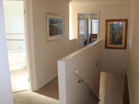 Ocean Views 4 Ocean Street Air Conditioned Luxury With Beautiful Ocean Views - Whitsundays Accommodation 4