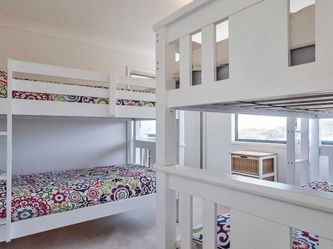 Ocean Views 4 Ocean Street Air Conditioned Luxury With Beautiful Ocean Views - Whitsundays Accommodation 2