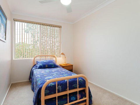 1 Kooringal 105 Soldiers Point Road Waterfront Unit Wth Aircon - Whitsundays Accommodation 3