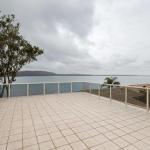 1 Kooringal 105 Soldiers Point Road Waterfront Unit Wth Aircon - Whitsundays Accommodation 0