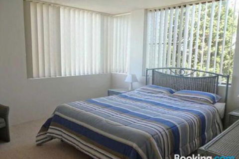 4 The Point 5 7 Mitchell Street Stunnning Water Views With Air Conditioning - Whitsundays Accommodation 5