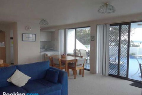 4 The Point 5 7 Mitchell Street Stunnning Water Views With Air Conditioning - Whitsundays Accommodation 6