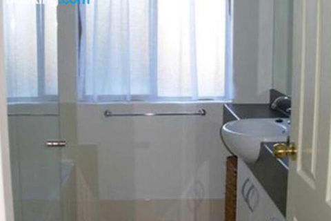 4 The Point 5 7 Mitchell Street Stunnning Water Views With Air Conditioning - Whitsundays Accommodation 2