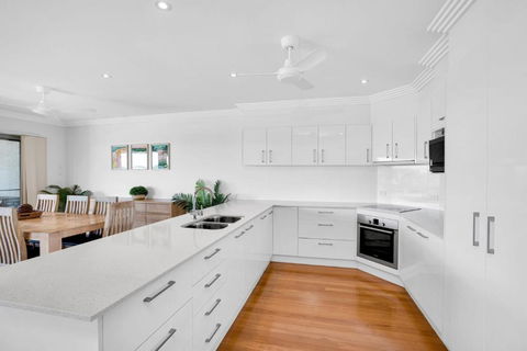 Rainbow Towers 2 Rainbow Beach High On The Hill Panoramic Views Wi Fi - Whitsundays Accommodation 4