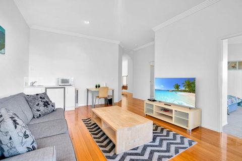Rainbow Towers 2 Rainbow Beach High On The Hill Panoramic Views Wi Fi - Whitsundays Accommodation 1