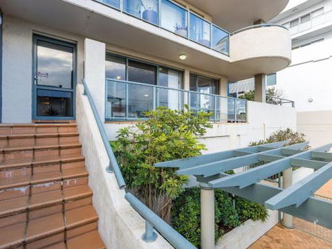 3 Peninsula Waters 2 4 Soldiers Point Rd Beautiful Air Conditioned Unit With Pool Lift & WIFI - Whitsundays Accommodation 5