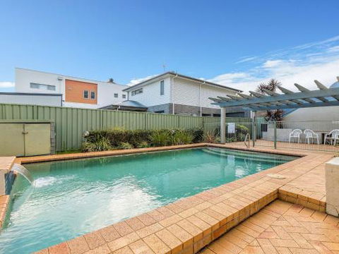 3 Peninsula Waters 2 4 Soldiers Point Rd Beautiful Air Conditioned Unit With Pool Lift & WIFI - Whitsundays Accommodation 1