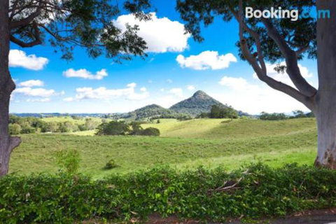 Sunrise At Sanquar Noosa Hinterland - Whitsundays Accommodation 3