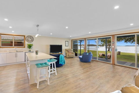 Kalimna Lakeside Living - Whitsundays Accommodation 2