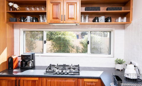 Roselawn Entertainer Large & Luxurious Sleeps 12 - Whitsundays Accommodation 5