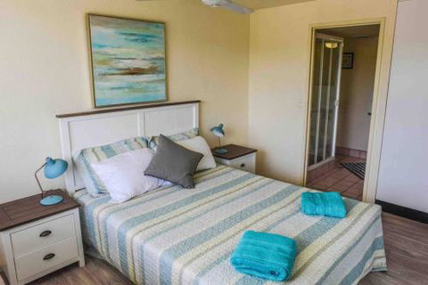 Pool Tennis Alexandra Headlands Oceanfront Resort - Whitsundays Accommodation 6