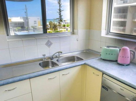 Pool Tennis Alexandra Headlands Oceanfront Resort - Whitsundays Accommodation 4