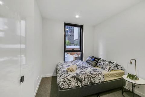 A Modern 2BR Apt 5 Min Walk To Melbourne Central - Whitsundays Accommodation 3
