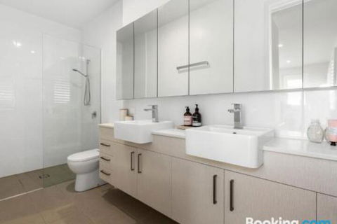 SEASIDE By THE BEACH - Whitsundays Accommodation 5