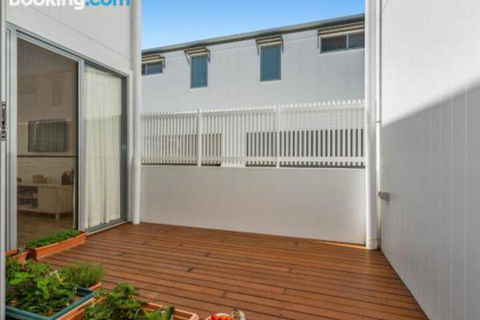 SEASIDE By THE BEACH - Whitsundays Accommodation 2