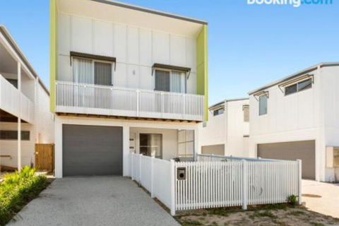 SEASIDE By THE BEACH - Whitsundays Accommodation 3