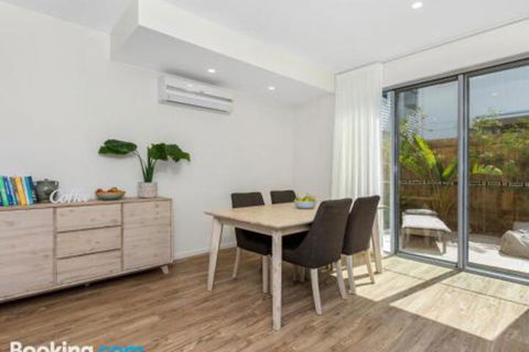 SEASIDE By THE BEACH - Whitsundays Accommodation 1