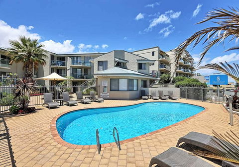 Sunset On Esplanade - Whitsundays Accommodation 2
