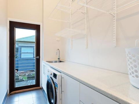 Absolute Waterfront Lakehouse Fishing Point Waterfront Pool Jetty - Whitsundays Accommodation 1