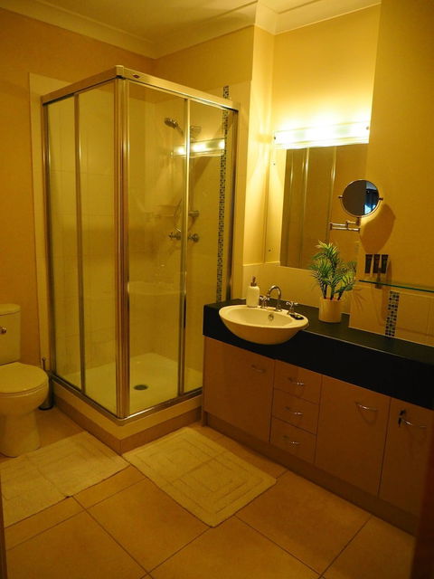 Master Suite With Private Entrance - Whitsundays Accommodation 5