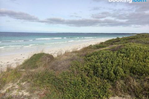 DEstrees Bay Beach House - Whitsundays Accommodation 4