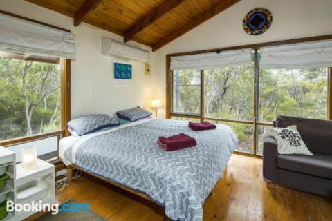 Honeyeaters Hideaway In Vivonne Bay - Whitsundays Accommodation 5