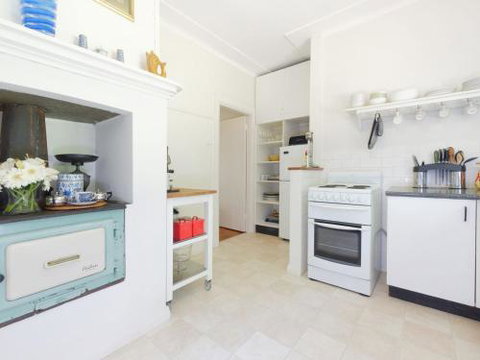 Redwood Cottage Burradoo Getaway Southern Highlands 4pm Check Out Sunday - Whitsundays Accommodation 4