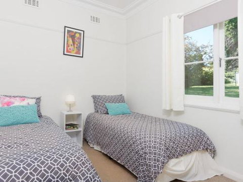Redwood Cottage Burradoo Getaway Southern Highlands 4pm Check Out Sunday - Whitsundays Accommodation 2