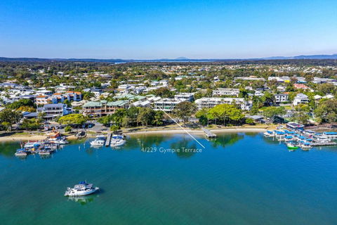 Panoramic River & Ocean Views Noosaville - Whitsundays Accommodation 6