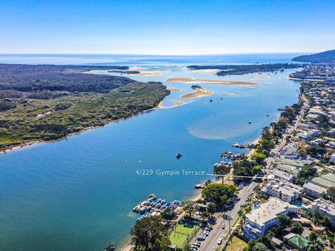 Panoramic River & Ocean Views Noosaville - Whitsundays Accommodation 3
