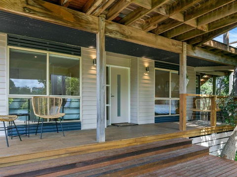 The Deck House - Whitsundays Accommodation 6