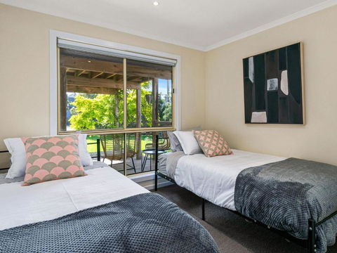 The Deck House - Whitsundays Accommodation 2