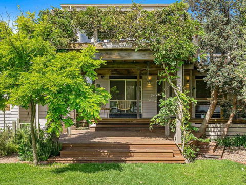 The Deck House - Whitsundays Accommodation 3