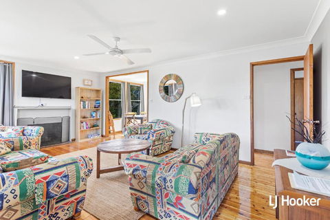 Cromarty Cottage 900m From Birubi Beach - Whitsundays Accommodation 1